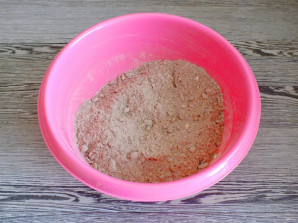 Шоколадный песочный пирог с творогом - фото шаг 3