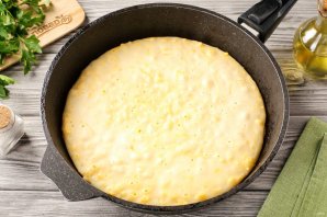 Ленивый хачапури на сковороде рецепт с сыром на молоке - фото шаг 8