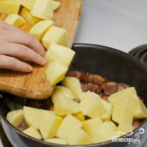 Тушенная утка с баклажанами и картофелем - фото шаг 7