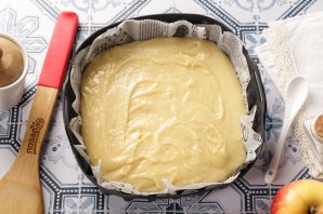 Быстрый яблочный пирог - фото шаг 8