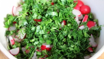 Свежий салат с плавленым сырком - фото шаг 3