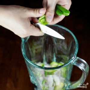 Зеленый салат с помидорами и авокадо - фото шаг 1