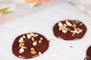 Шоколадные конфеты с орехами и курагой - фото шаг 3