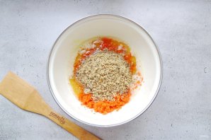 Морковный пирог с грецкими орехами и корицей - фото шаг 6