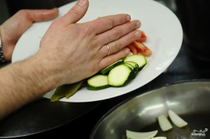 Салат из тушеных овощей - фото шаг 8