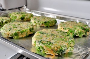 Вегетарианские котлеты из брокколи в духовке - фото шаг 5