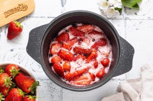 Клубничное варенье без сахара - фото шаг 7