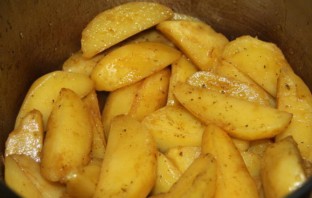 Запеченный картофель под соусом - фото шаг 3