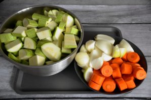 Кабачковая икра на зиму с майонезом - фото шаг 2