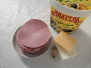Закуска из колбасы с сыром, чесноком и майонезом "Махеевъ" - фото шаг 1