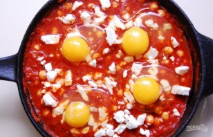 Яйца в томатном соусе с нутом - фото шаг 3