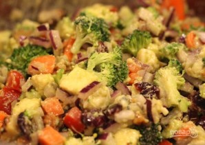 Овощной салат с сыром и орехами - фото шаг 7