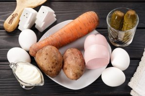 Салат "Шапочка Деда Мороза" - фото шаг 1