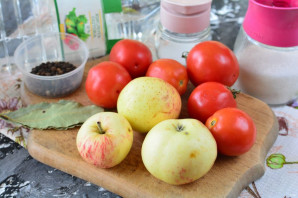 Сладкие помидоры с яблоками на зиму - фото шаг 1