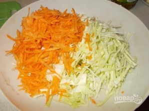 Салат витаминный с капустой и морковью - фото шаг 3