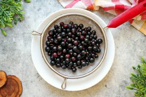 Пюре из черной смородины - фото шаг 2