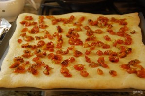 Пицца с томатами и козьим сыром - фото шаг 3