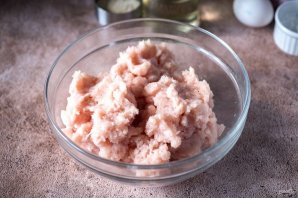 Куриные котлеты в мультиварке - фото шаг 3