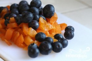 Маффины с черникой и абрикосами - фото шаг 2