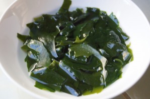 Салат с водорослями вакаме - фото шаг 1