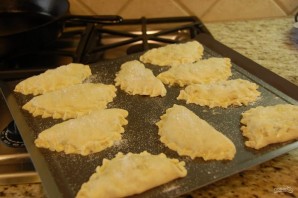 Пирожки с яблочной начинкой в духовке - фото шаг 12