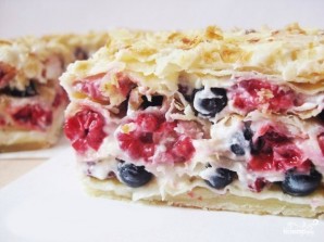 Слоеный торт с ягодами - фото шаг 4