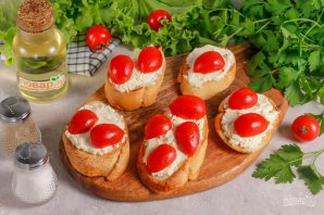 Брускетта с творожным сыром и томатами - фото шаг 4
