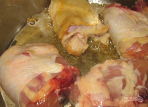 Курица в томатном соусе с грибами - фото шаг 2