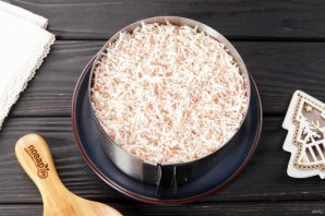 Салат слоеный с креветками - фото шаг 13