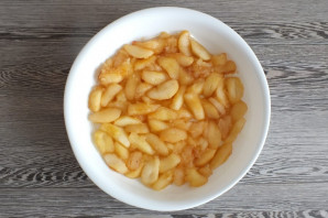 Пирог с жареными яблоками - фото шаг 6
