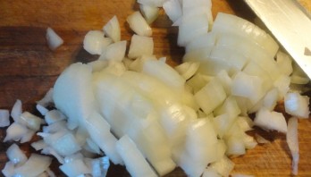 Картошка с луком на сковороде - фото шаг 2