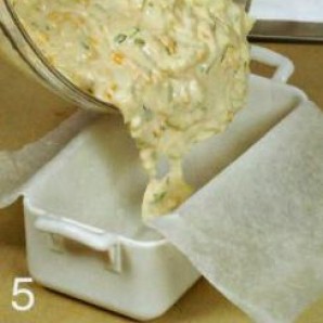 Луковый кекс с сыром - фото шаг 5
