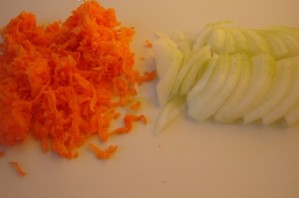Помидоры с морковкой и луком на зиму - фото шаг 2