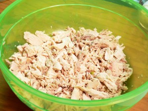 Простой салат из курицы вареной - фото шаг 2