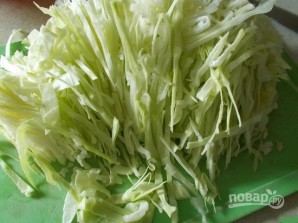 Салат витаминный с капустой и морковью - фото шаг 1