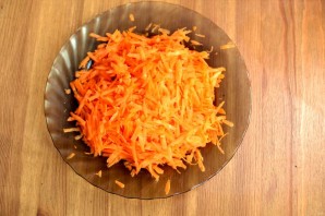 Салат с сердцем, морковью и луком - фото шаг 2