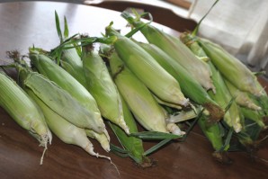 Консервированная кукуруза в початках на зиму - фото шаг 1