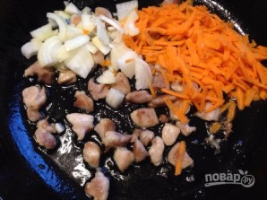 Рецепт тушеной свежей капусты (с курицей) - фото шаг 3