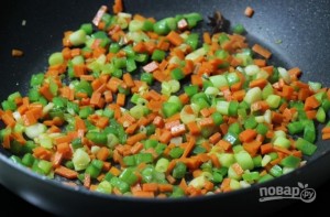 Рис с жареными овощами и яйцом - фото шаг 2