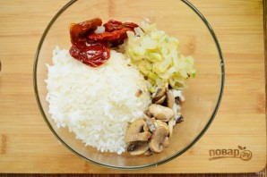 Запеченные караси с рисом и грибами - фото шаг 5
