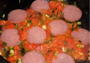 Омлет с колбасой, помидорами и сыром - фото шаг 2