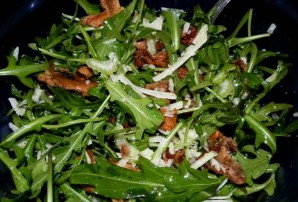 Салат с лисичками и зеленью - фото шаг 7
