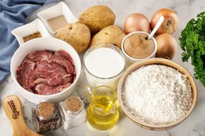 Простой мясной пирог с картошкой