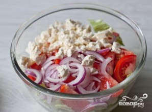Салат из помидоров с фетой и базиликовой заправкой - фото шаг 4