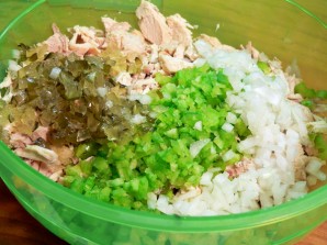 Простой салат из курицы вареной - фото шаг 5
