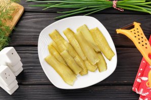 Бутерброд со шпротами и солеными огурцами - фото шаг 3