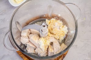 Рулетики из теста фило с курицей и сливочным сыром - фото шаг 3