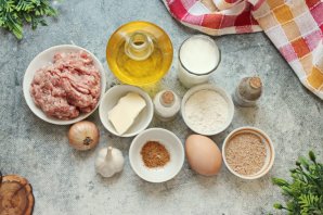 Фрикадельки в молочном соусе