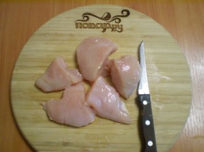 Куриная грудка кусочками на сковороде - фото шаг 3