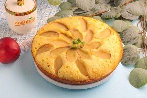 Шарлотка с яблоками на сковороде - фото шаг 6